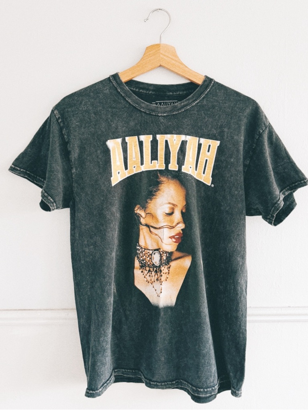 AALIYAH > Graphic Tee